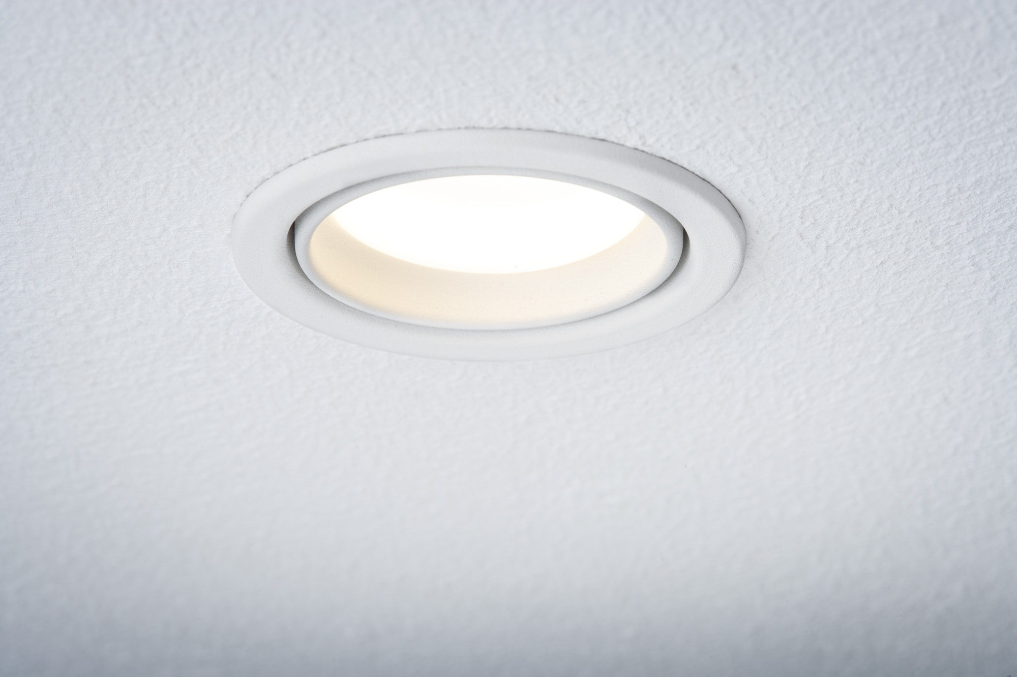 белые точечные светильники для натяжных потолков